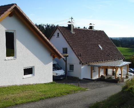 Wohnhaus mit Garage und Werkstatt